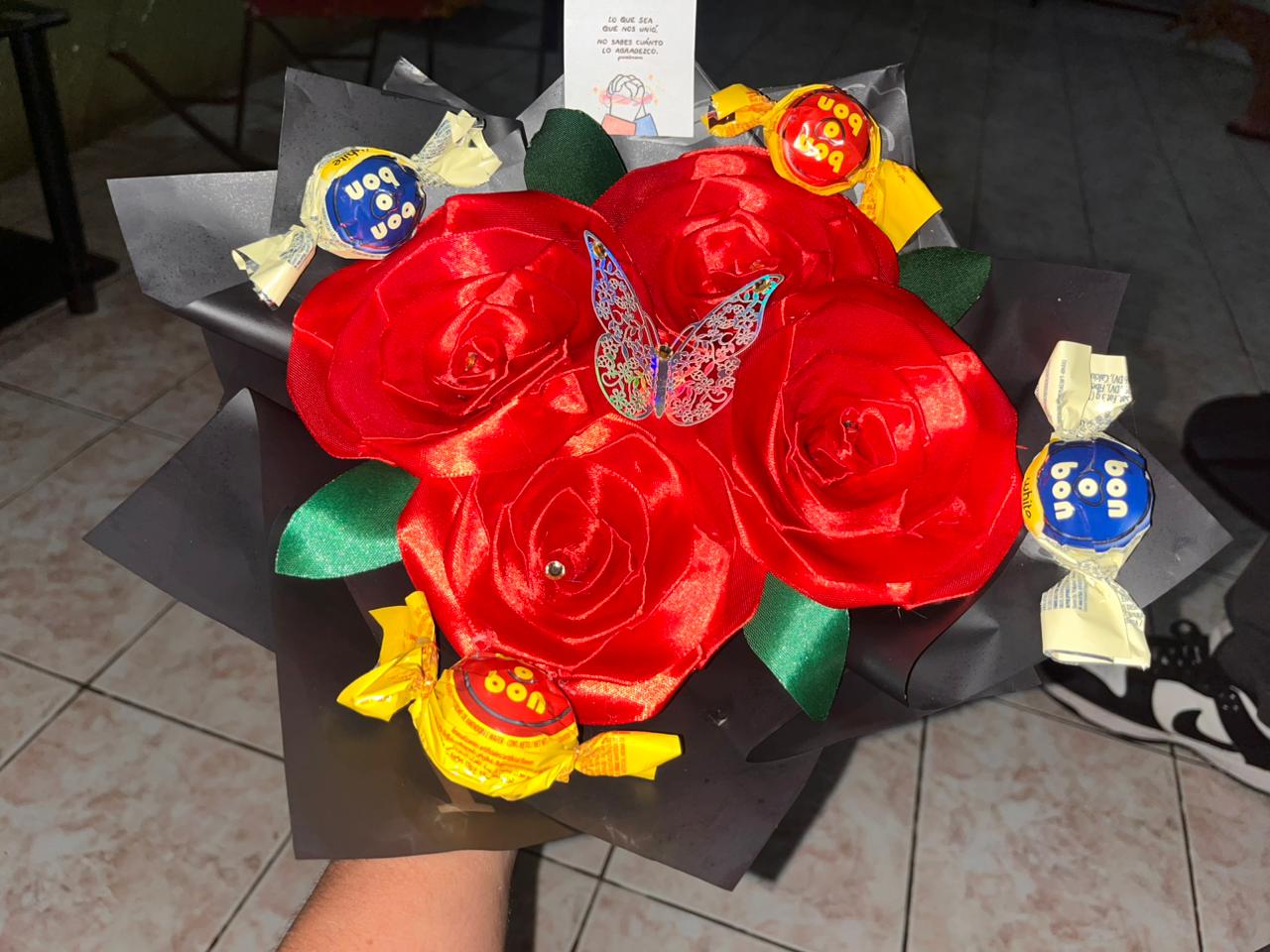 Arreglo de flores artificiales 