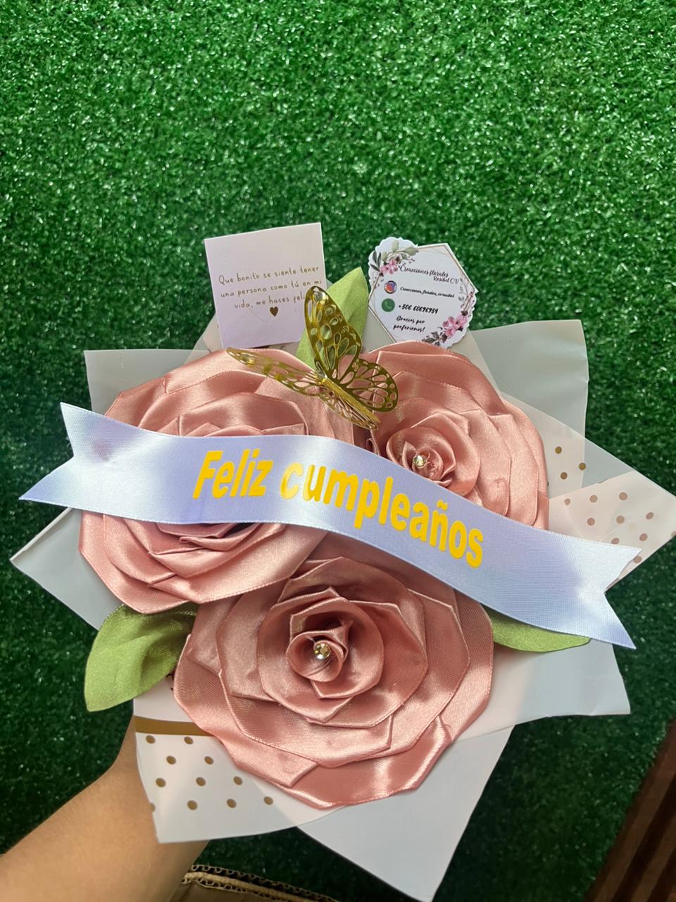 arreglo de flores artificiales